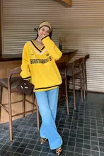 シンプルなデザインのハイウエストデニムパンツ【レディース・ストレート・ワイドレッグ】（セットアップ対応）