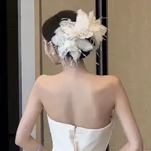 美しい立体デザインの羽毛付きウェディングヘッドドレス【白のヴェールに最適】