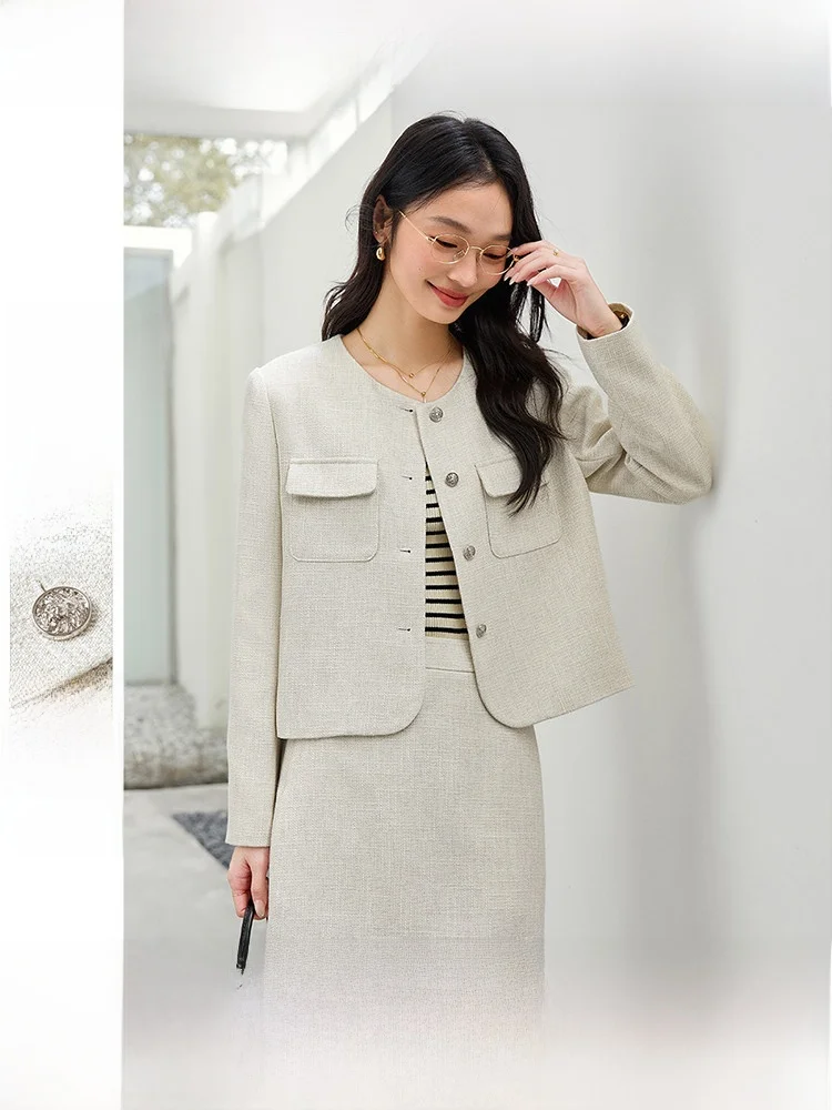 20代後半の年相応の服装はどう選ぶ？通勤スタイルにぴったりな「Vimlyのセットアップ」が解決する理由