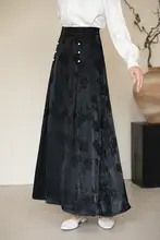 華やかなデザインの黒い国風フレアスカート【パール装飾・プリーツ入り・秋季向け】（セットアップ対応）