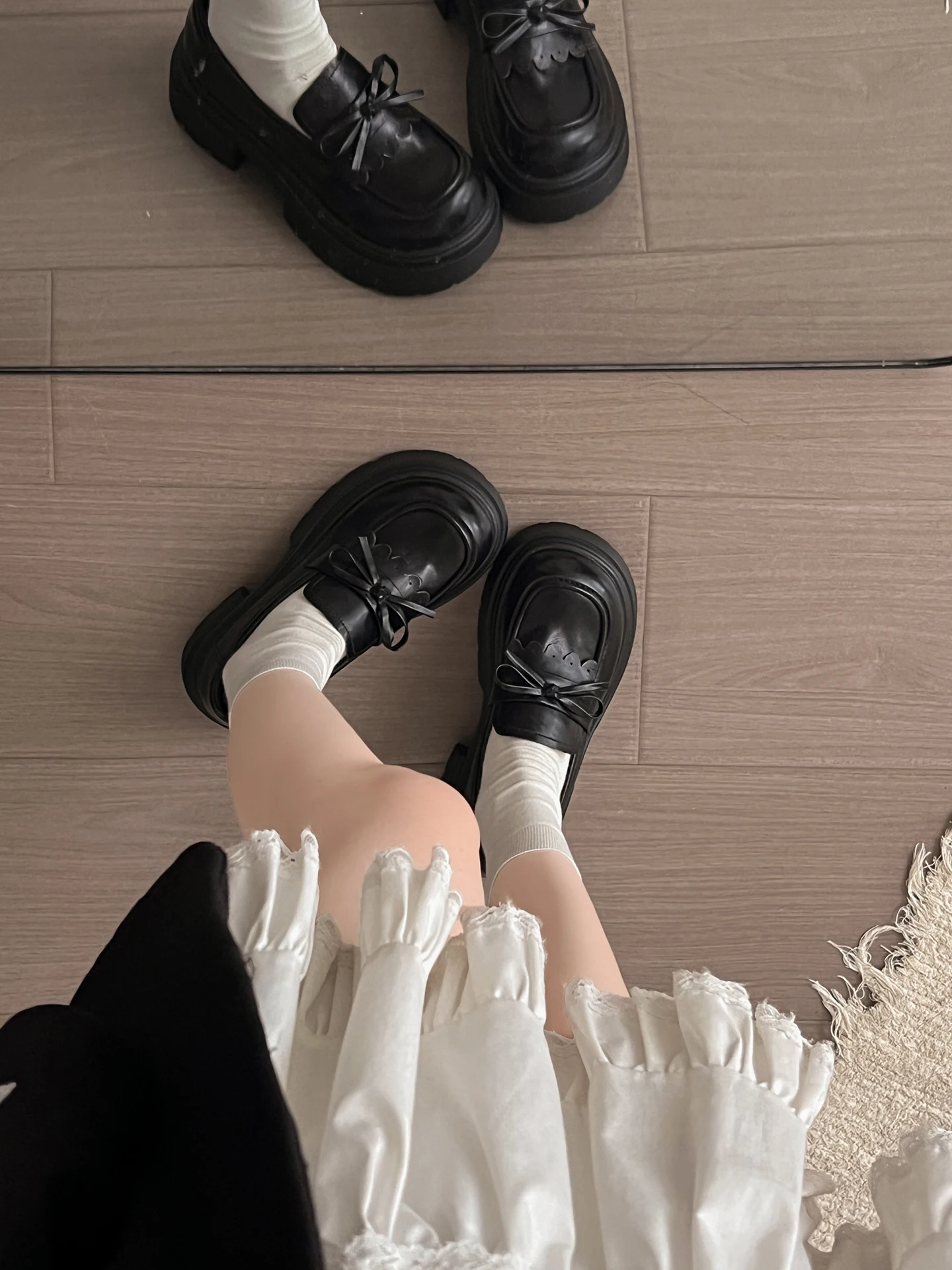 ローファーを私服に活かすには？英倫風厚底ローファーが通勤・日常で本当に役立つ理由