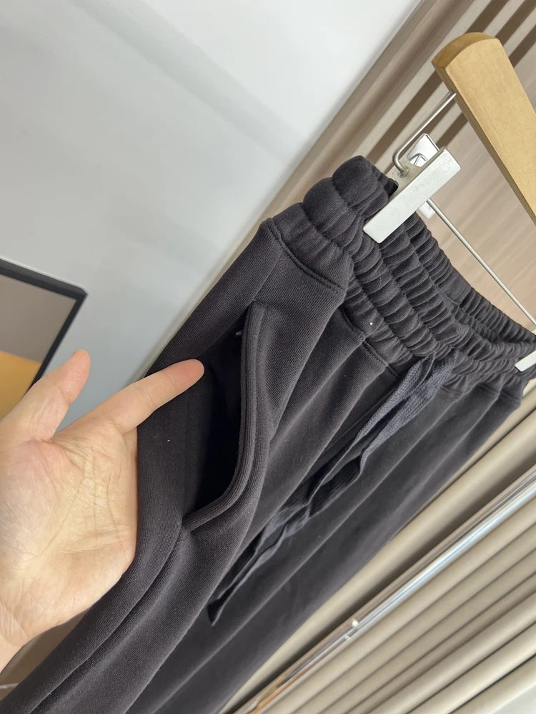 春季用メンズカジュアルパンツ：コットン素材の束脚デザインが日常に合う理由
