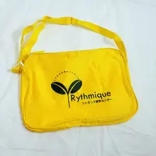 シンプルなデザインのオックスフォード布製ハンドバッグ【イエロー・大容量・ショルダーストラップ付き】