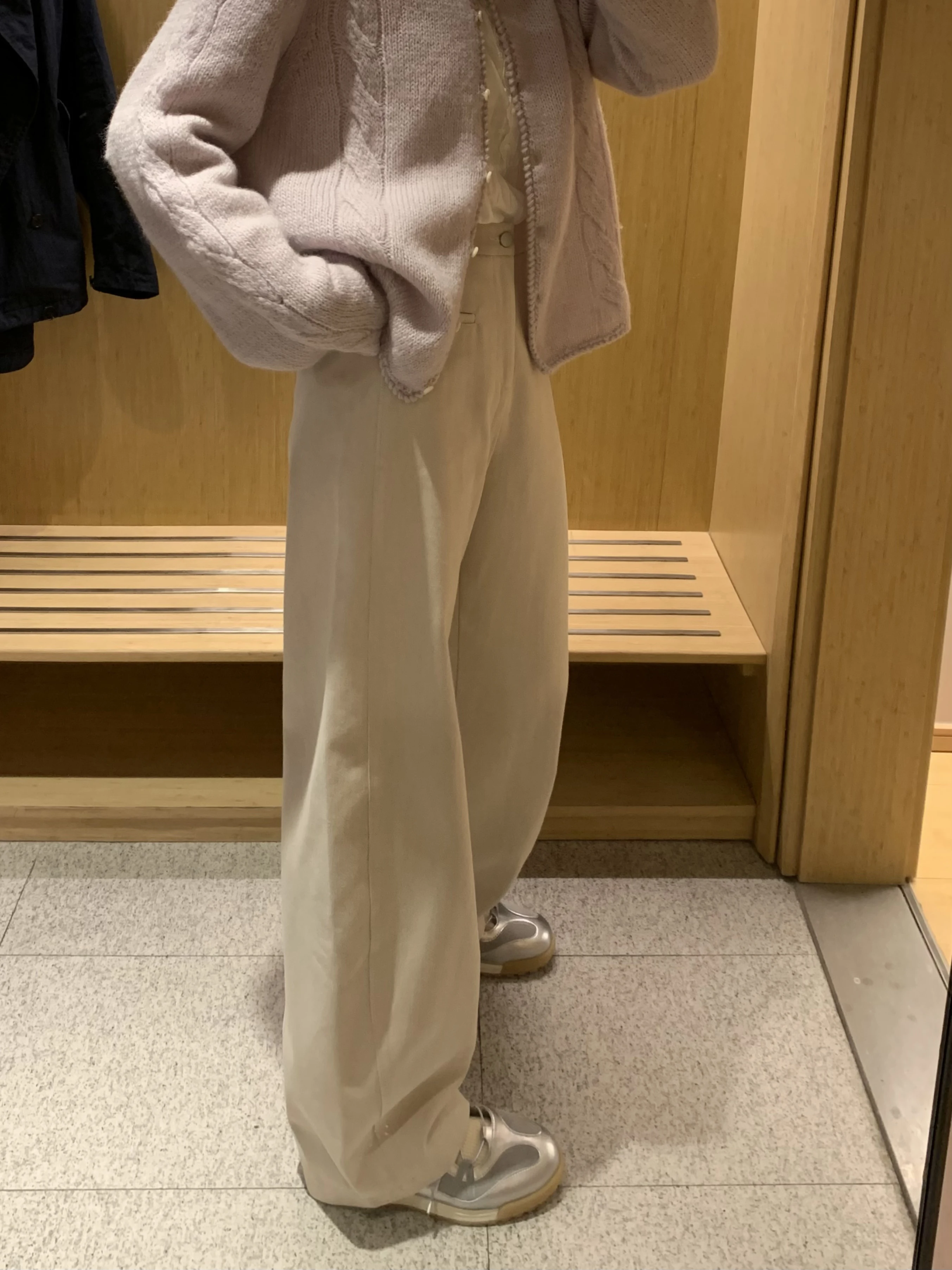 40代の女性が選ぶ  、デニムカーブタックパンツと違う「高腰デニムパンツ」は本当に必要？