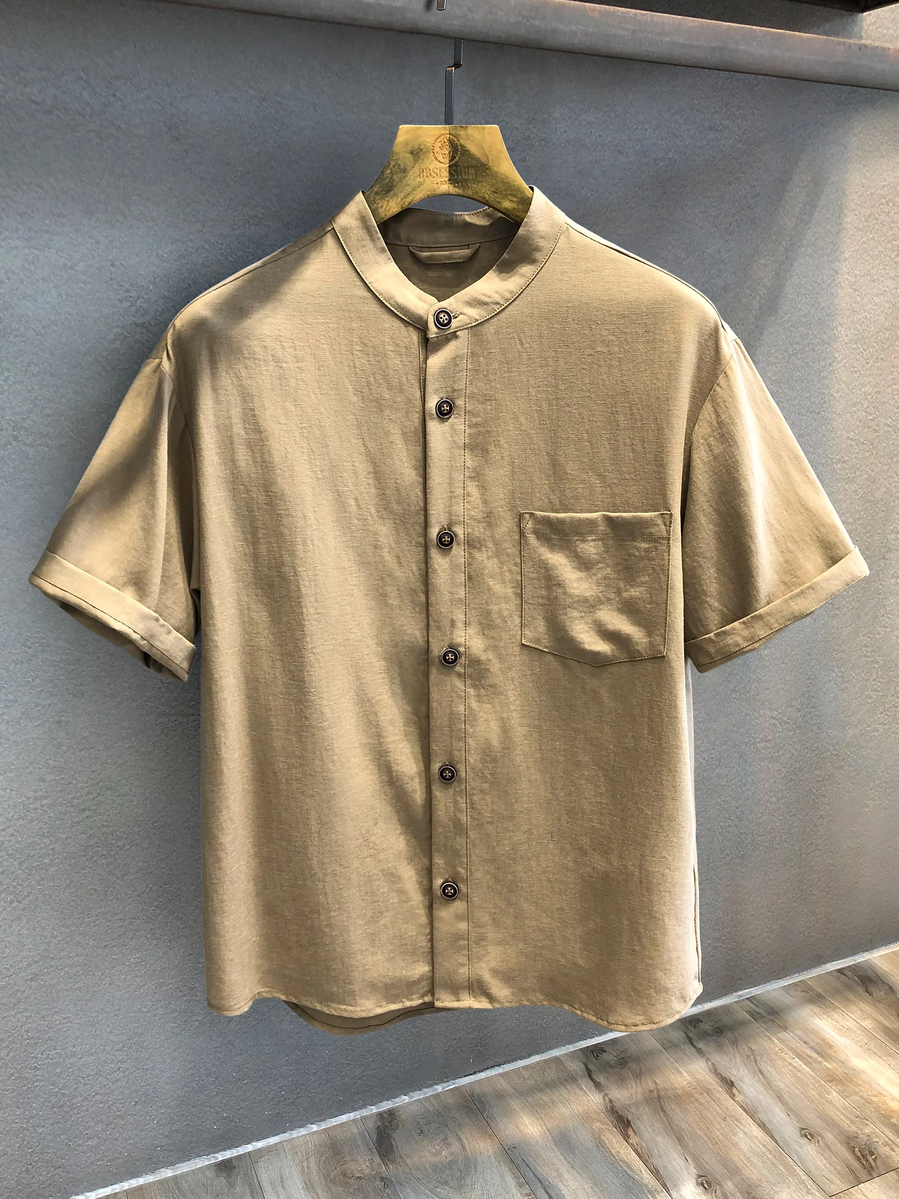 春物服 メンズ に合うのは、夏用のシャツ？それとも通勤服？