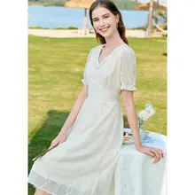 Vネック刺繍入り短袖ワンピース【新中式・盤扣デザイン】