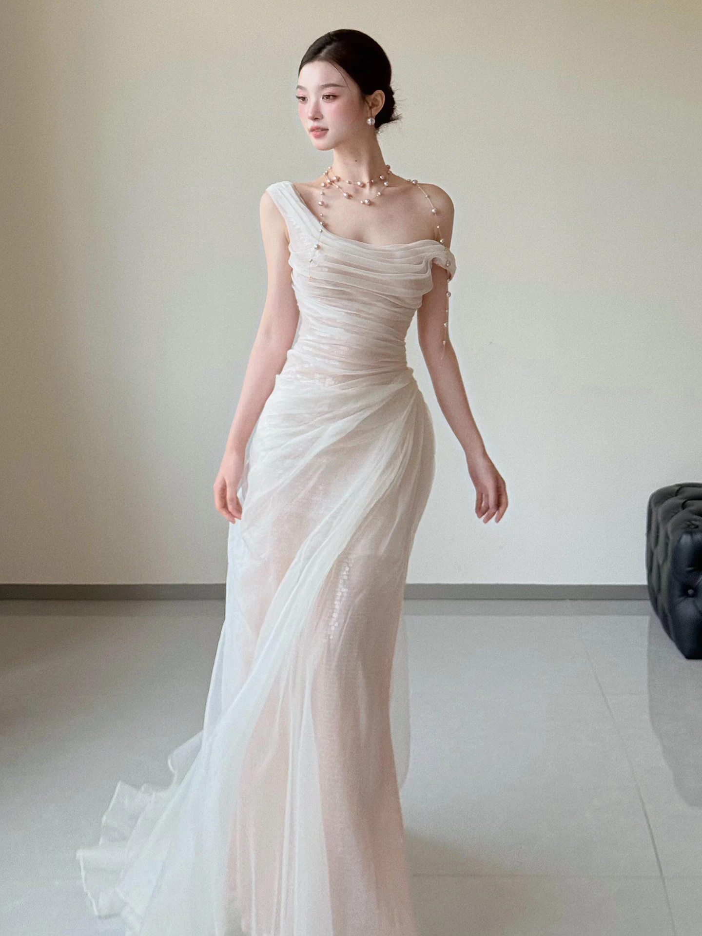 軽やかで夢幻的なウエディングドレス【フィッシュテールデザイン・フランス風・結婚式用】（セットアップ対応）