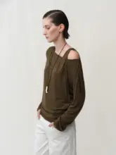 斜め肩デザインの長袖Tシャツ【リネン混素材・秋用・シャーリング・肌触り良好】（セットアップ対応）