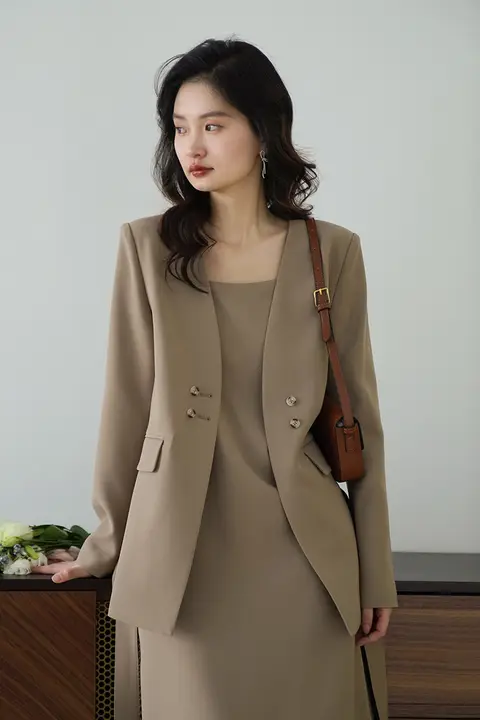 Vネックデザインの中長丈ゆったりジャケット【女性用・スーツスタイル・春用】