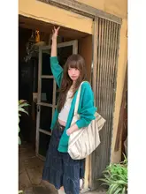 刺繍入り Vネックカーディガン【春秋用・ゆったりデザイン・シンプル・柔らかいニット】