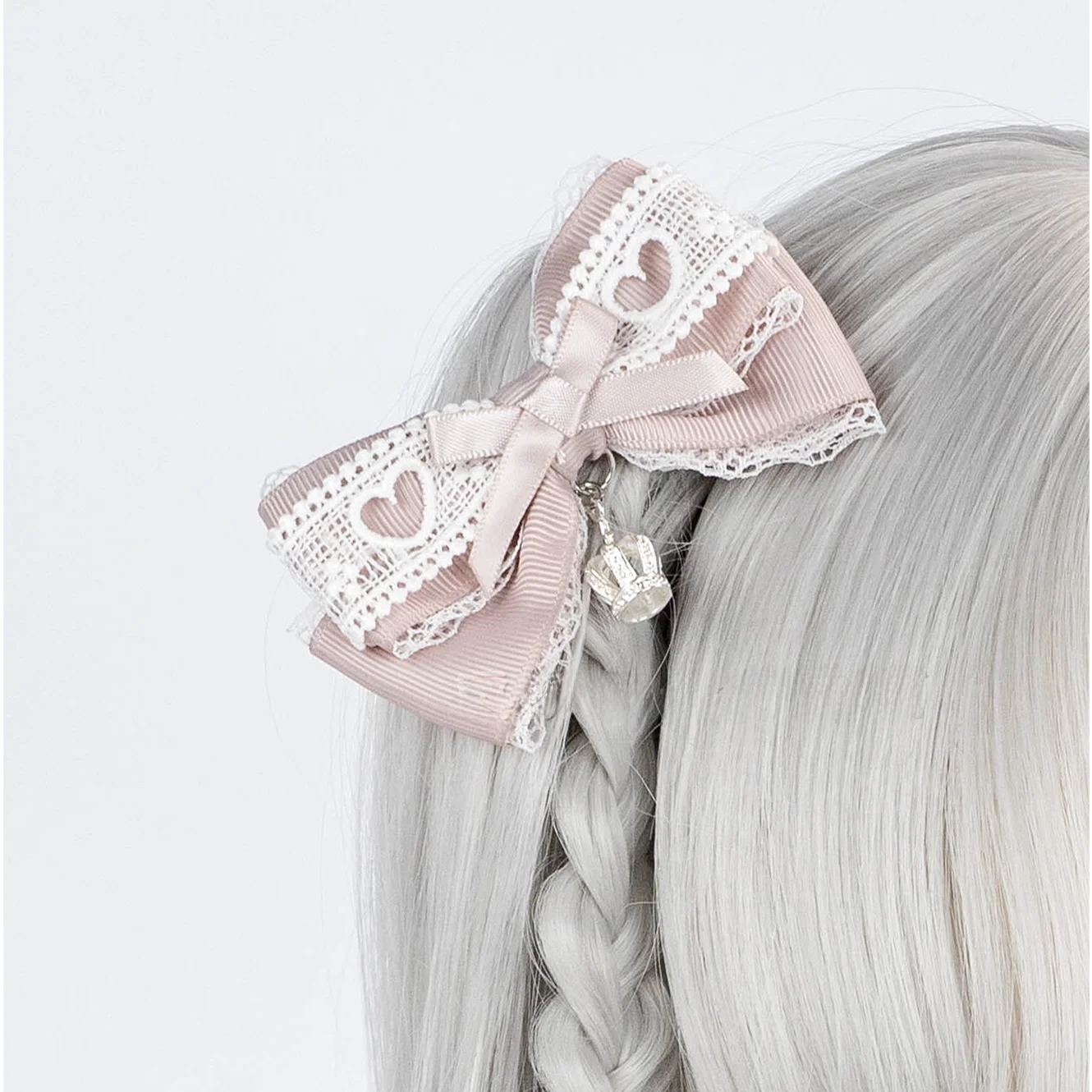 アネロリュックとカタフラクトの違い：レースリボンヘアクリップの実用性とデザイン特性