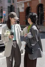 グレーのレディースジャケット【春秋用・カジュアルデザイン・小柄向け・ヴィンテージ感】