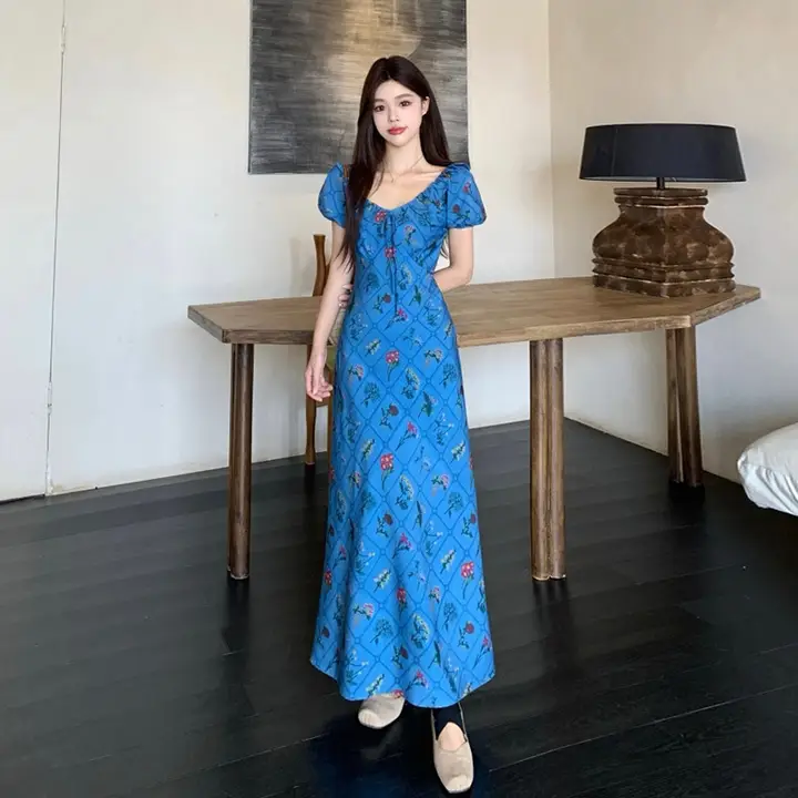 優雅なフリル付きブルーのロングドレス【夏用・花柄・フレンチスタイル】