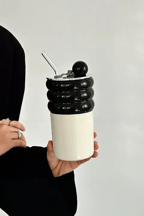 陶製ハンドル付きマグカップ【カバー付き・ストロー・大容量・コーヒー・ミルクティー用】