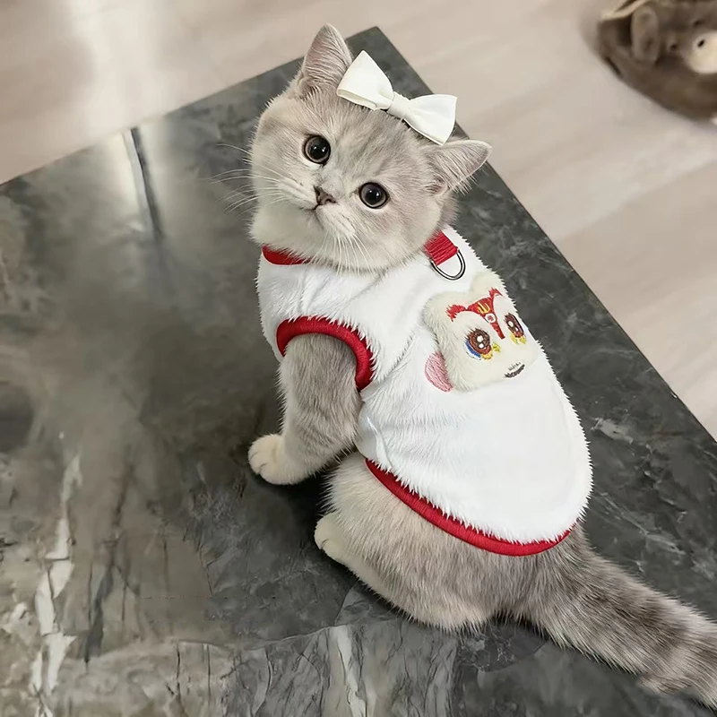 おしゃれキャットに合う冬の衣装は、中国風ペットベストがベスト？