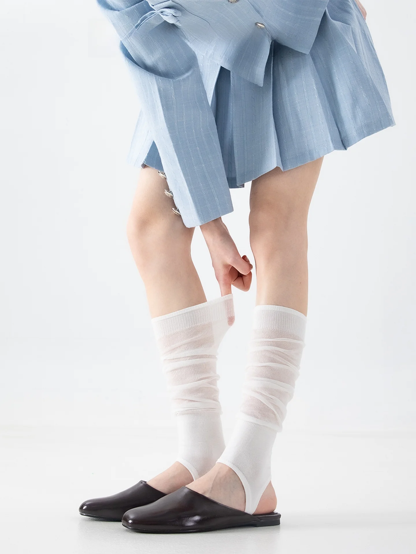 ラインソックスの選び方で失敗しないコツは？春夏にぴったりの薄透けレッグウォーマーが実は最強