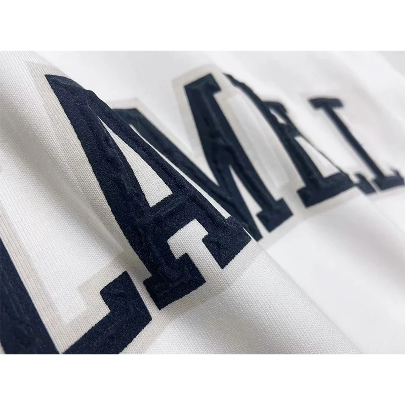 立体的な凹凸プリント直筒Tシャツ：ワンポイントデザインの実用性とシーン別適用