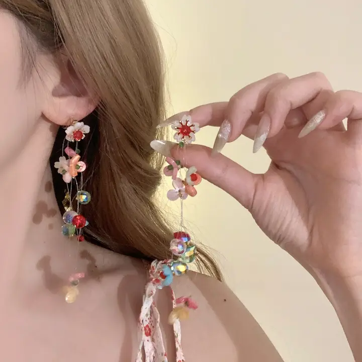 華やかなカラフルな花モチーフの流れるフリンジ付きピアス【イヤリング・ノー打孔・エレガントデザイン】