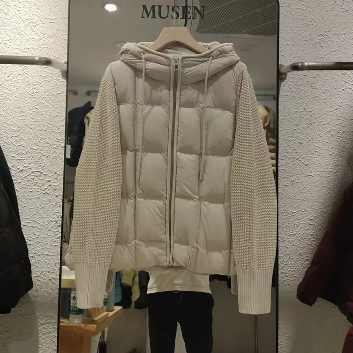 ニットデザインのダウンジャケット【軽量・フード付き・女性用・ショート丈・白鹅绒】