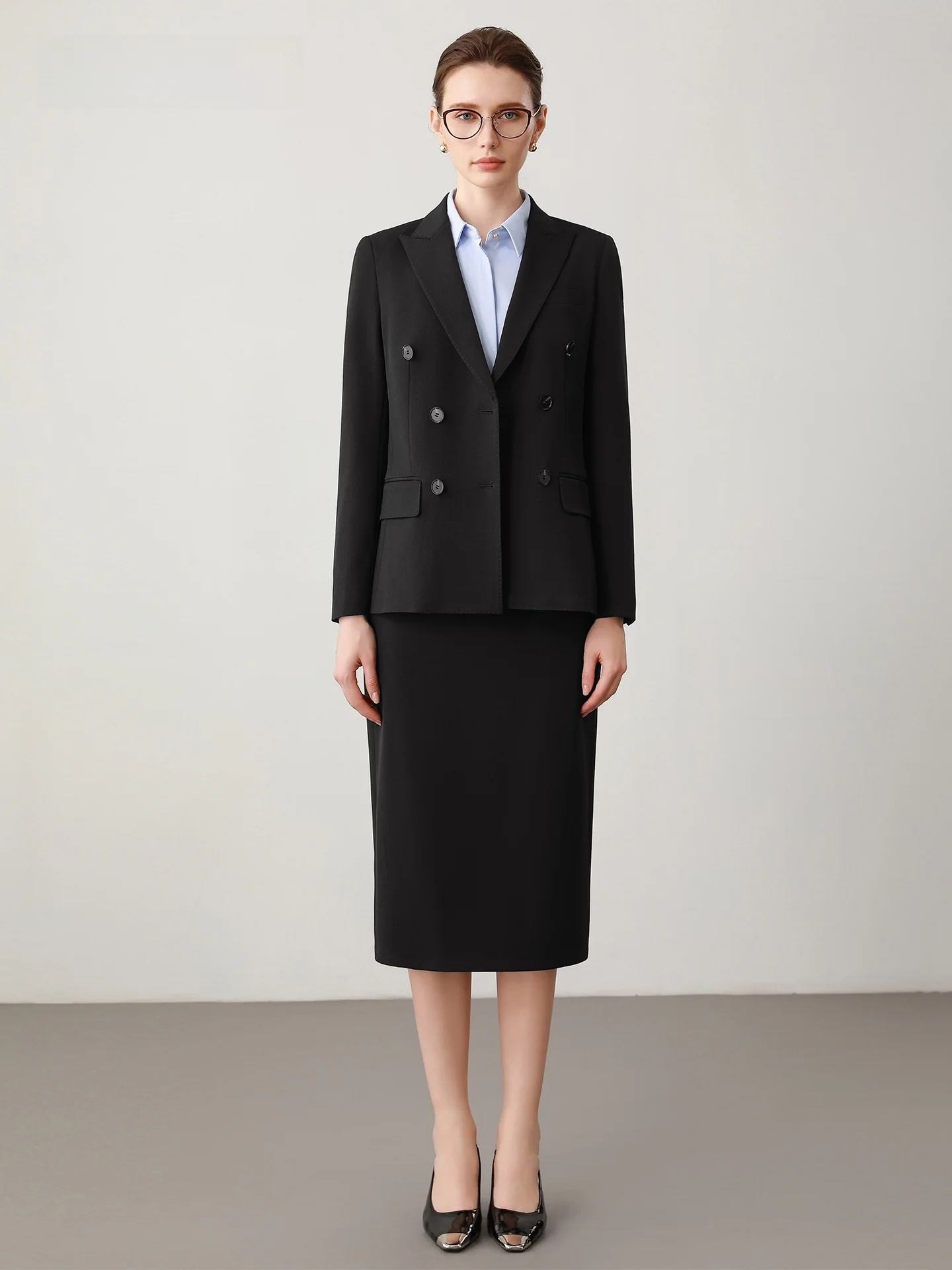 黒スーツ 黒シャツはどう選ぶ？ビジネスシーンに最適な通勤スタイルの本質とは