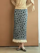 グレーのヒョウ柄フリル付きストレートスカート【ウエストゴム・デザイン性あり】（セットアップ対応）