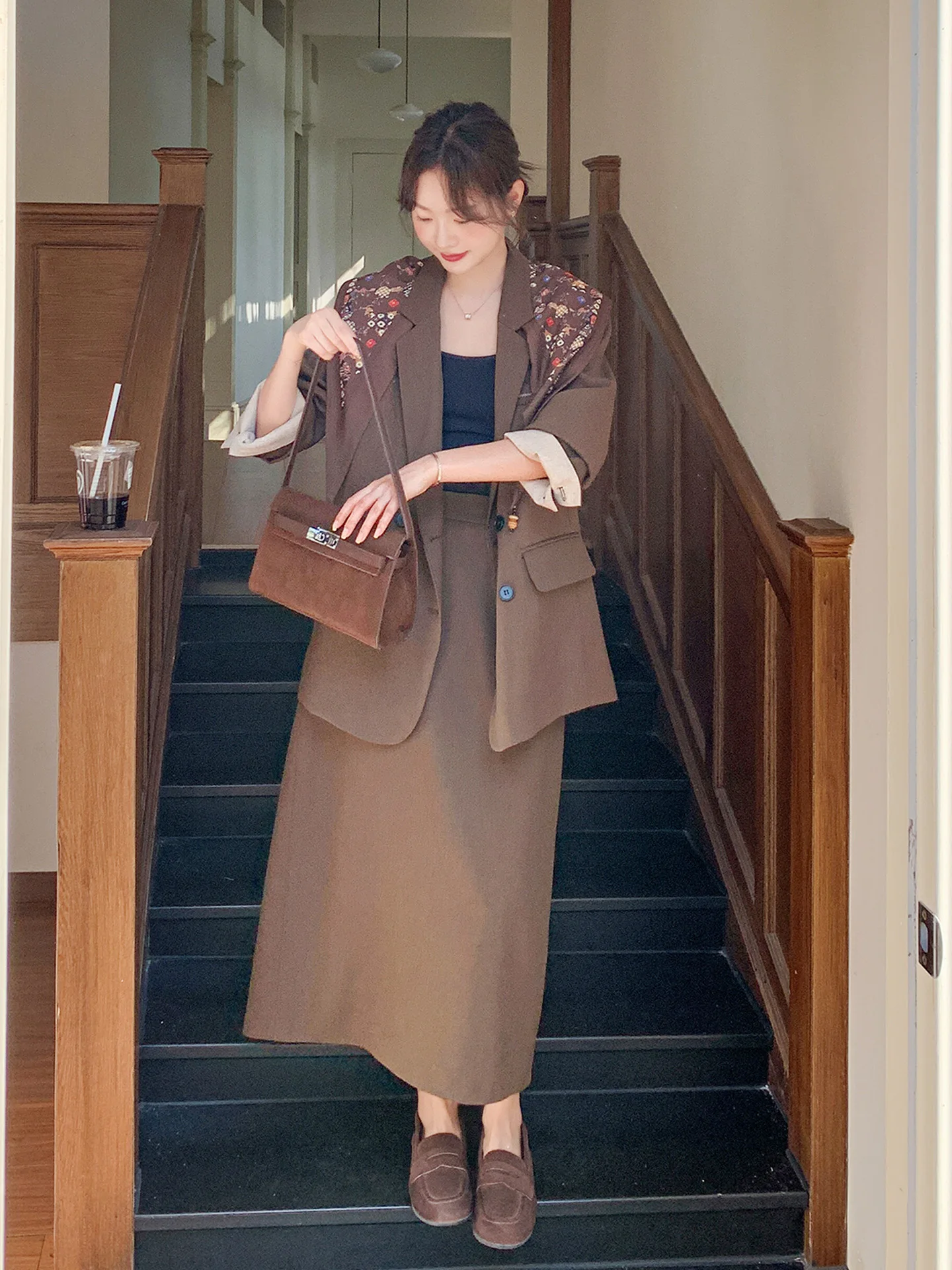 50代ブランド服の選択肢としての復古風スーツジャケットとパンツセット