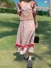 デザイン性のあるブラウスとハイウエスト花柄スカートの夏用女性向けコーディネート（セットアップ対応）