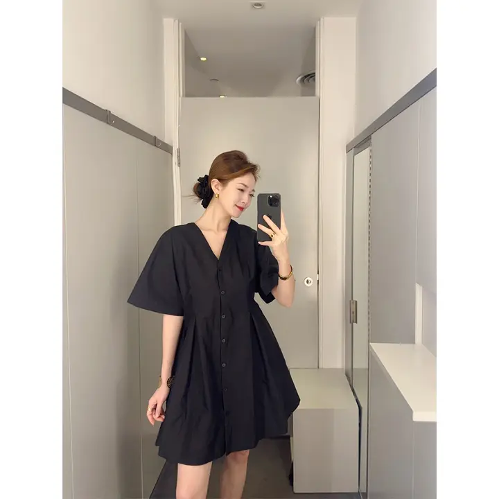 Vネックボタンデザインのシャツワンピース【ウエストマーク・Aライン・黒・長袖】（セットアップ対応）