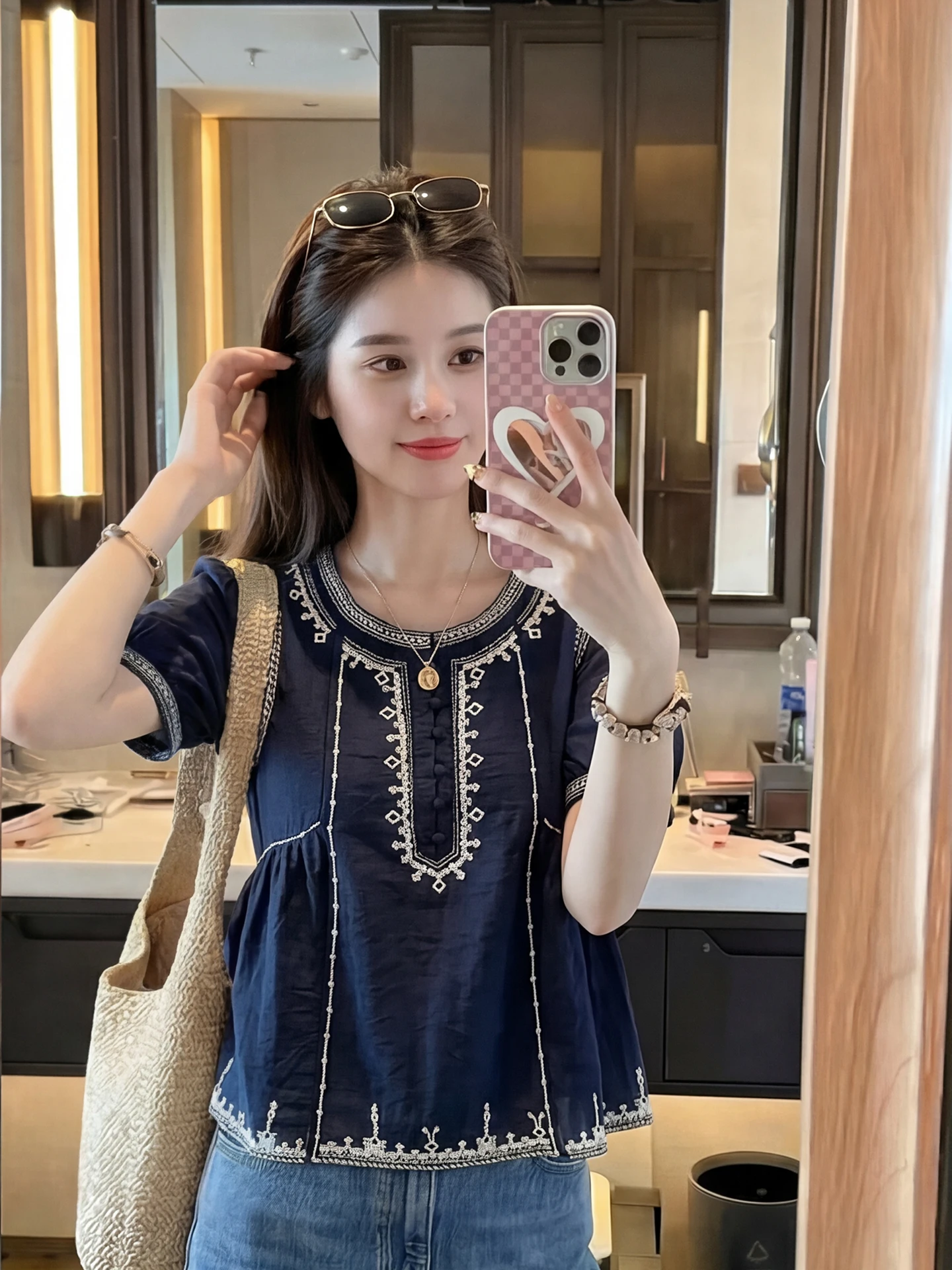 ボヘミアン風刺繍トップスで夏のスタイルをどう変える？