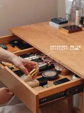 シンプルなデザインの実木製ドレッサー【平面式・モダンな寝室用】