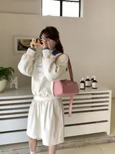 春にぴったりなピンクのショルダーバッグ【ボストン型・スタイリッシュ・多用途】