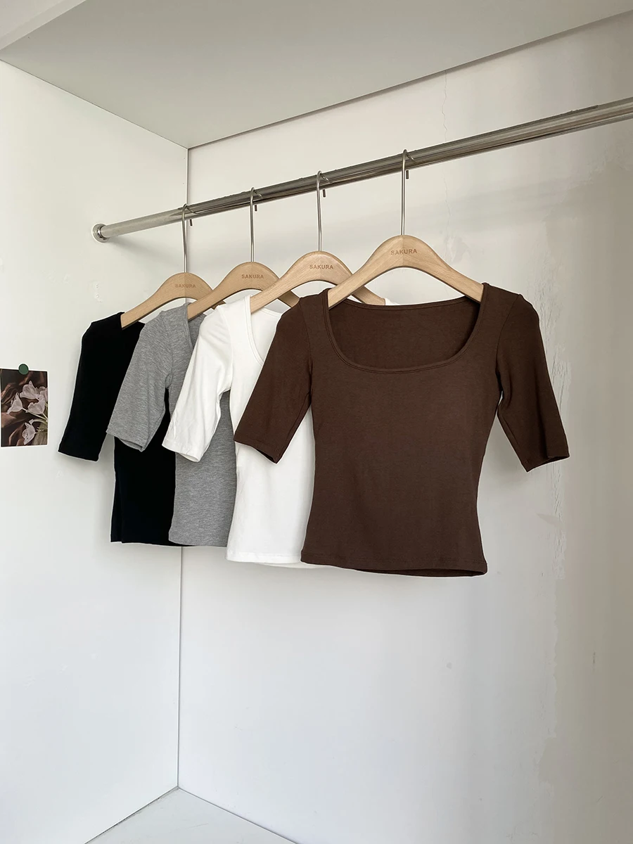 無地Tシャツを着こなすなら、どう選ぶべき？
