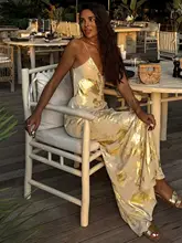 セクシーな背中見せデザインのゴールドプリントキャミソールマキシドレス【春夏用・ロング丈】