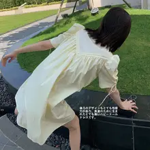 春の装いにぴったり！V型リボンデザインのシャツワンピース