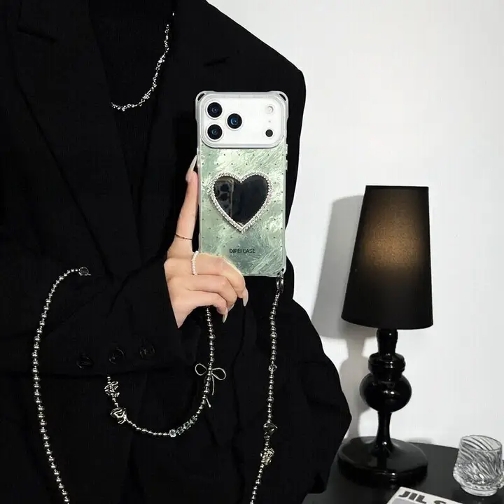 淡いグリーンの水玉模様スマホケース【四隅穴あけ不要・iPhoneおよびHuawei·Xiaomi対応】