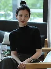 黒のハイネック半袖Tシャツ【フィット感あるデザイン・ニット素材・秋冬用】