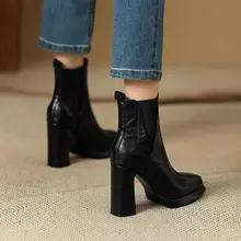 極上の柔らかさのショートブーツ【防水・粗ヒール・ブラック・羊革】