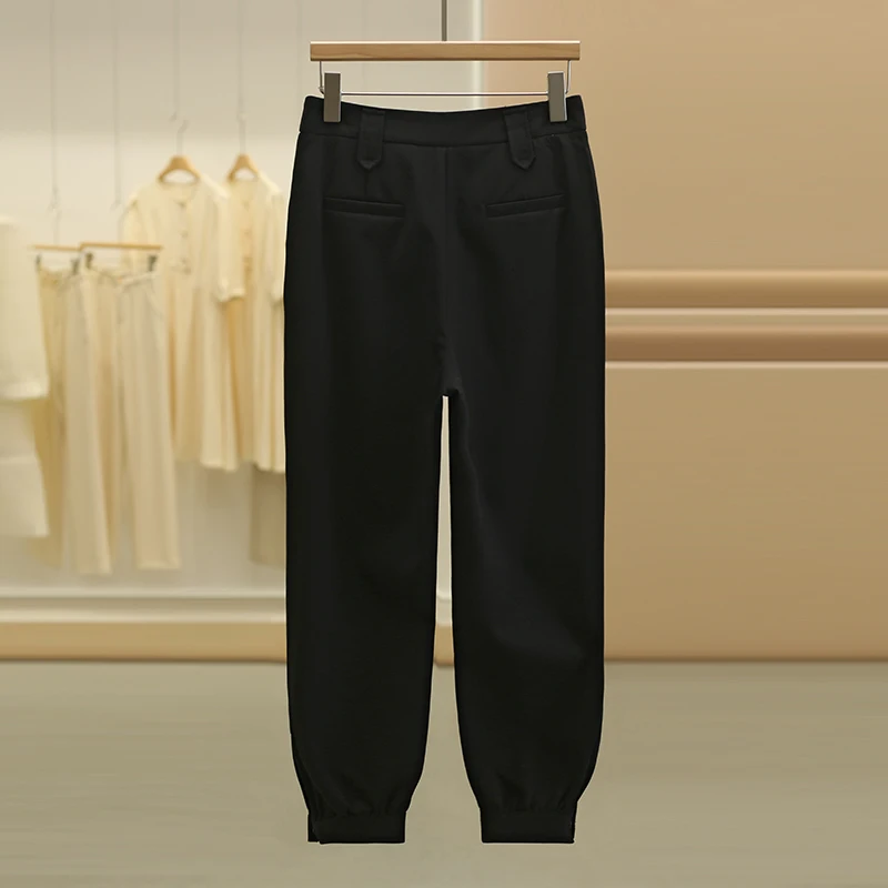 黒パンに合う服は、本当に悩む？その答えは「高ウエストストレートワイドパンツ」にあり