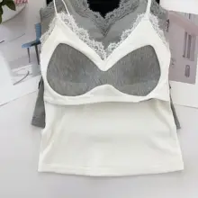 レースフリル付きスリムフィットキャミソール【胸パッド付き・背中美しいデザイン・女性用】