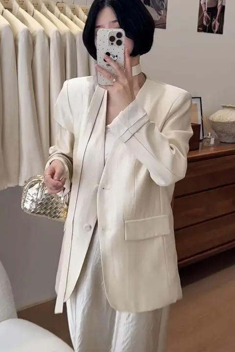 したデザインの白無地 ノーカラージャケット【春秋用・ゆったりシルエット】