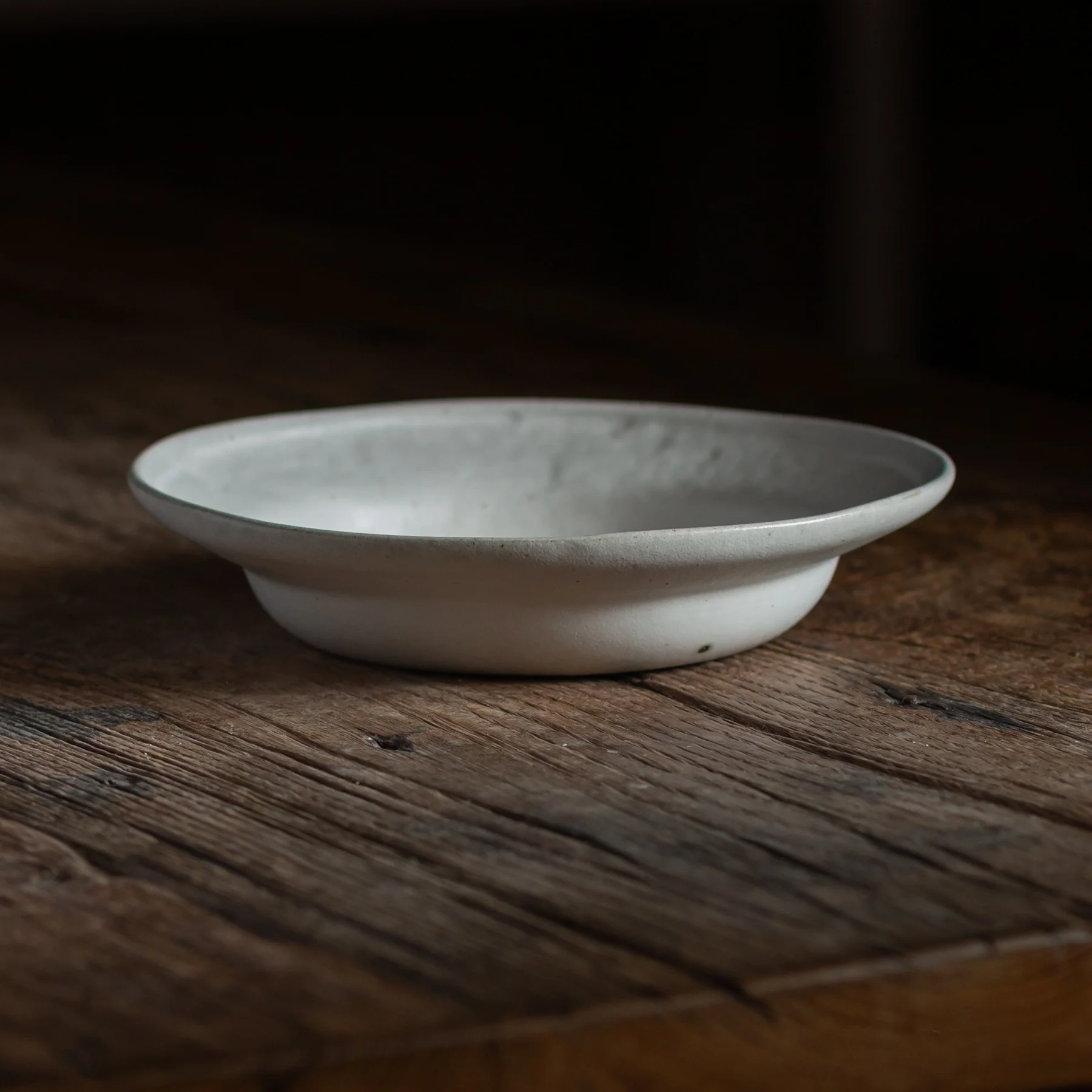 手作りのヴィンテージ粗陶ディーププレート：和風食器としての実用性とデザインのバランス