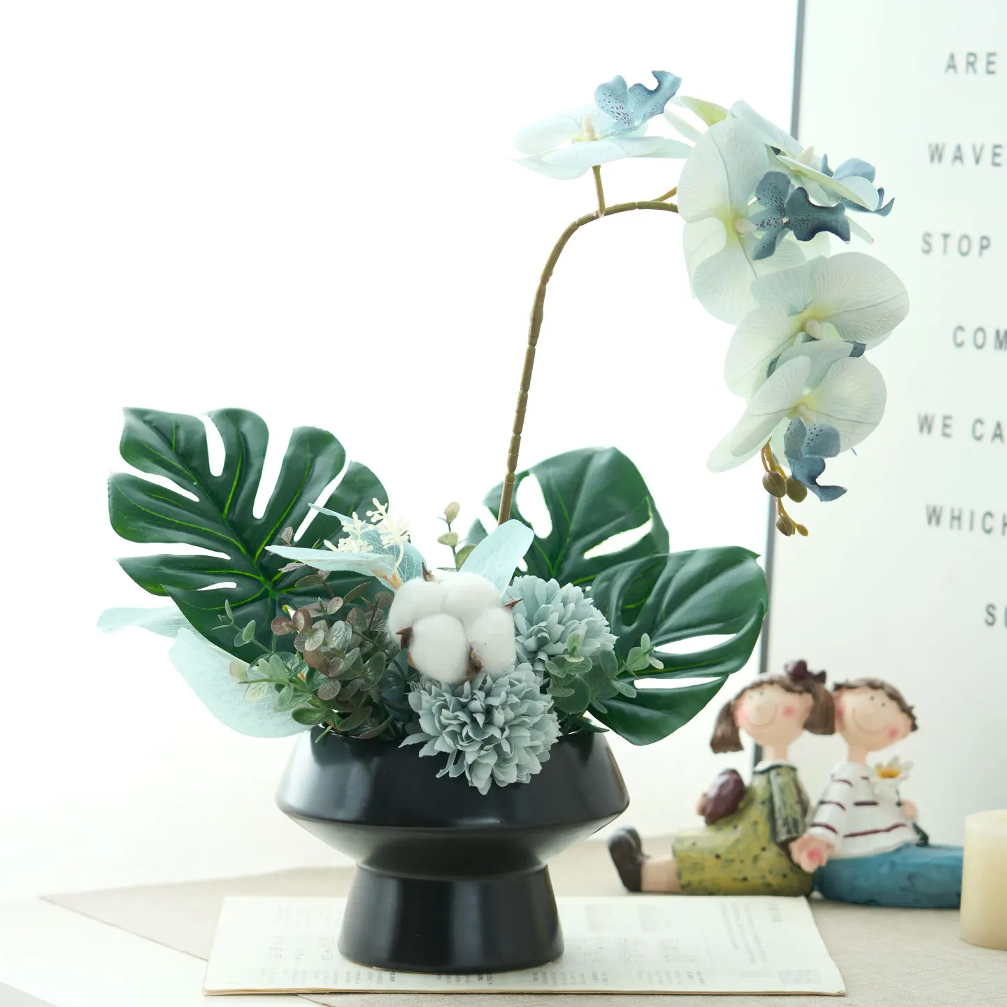 北欧風蝶蘭造花：観葉植物としてのデザイン性と室内環境適応性