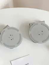 シンプルデザイン シルバーのスマートフォンスタンド【360度回転・デスク用・折りたたみ式】