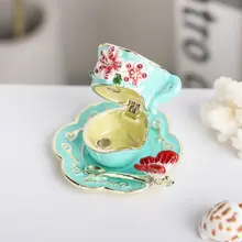 ロマンティックなデザイン！エナメル装飾の蝶と花のコーヒーカップ【インテリア小物・合金製】