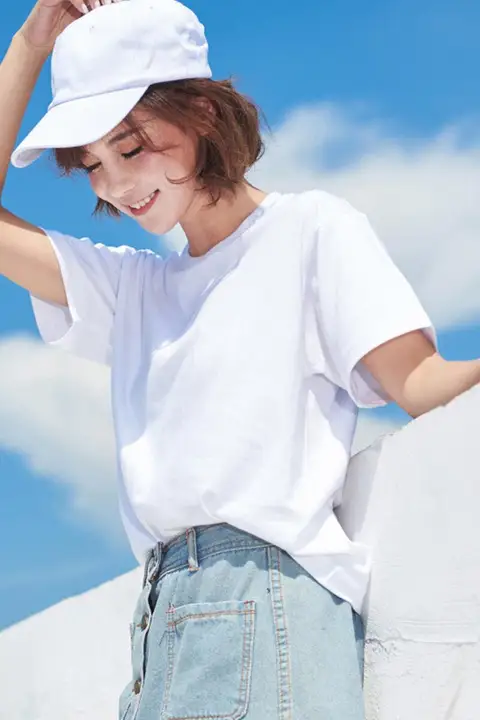 白色の愛心刺繍入り男女兼用シームレスコットンTシャツ【ゆったりフィット・短袖】