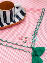 春らしいチェック柄の刺繍入りスクエアテーブルクロス【フレンチカントリー風・ピクニック用】