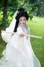 大袖の白色漢服【武侠風・直裾デザイン】