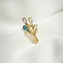 エレガントな水晶花デザインのブローチ【高級感・ウエスタンスーツ用・衣服アクセサリー】