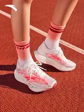 女性用軽量マラソンシューズ【フルカーボンソール・競技用】