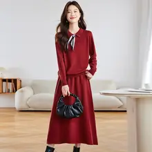 秋冬用ニットドレス【スカーフデザイン・小さな襟付き・セーターとスカ ートの2点コーディネート】（セットアップ対応）